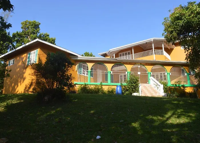 Сasa de vacaciones 3-bed House Sleeps 6 With Mountain Views Ocho Ríos