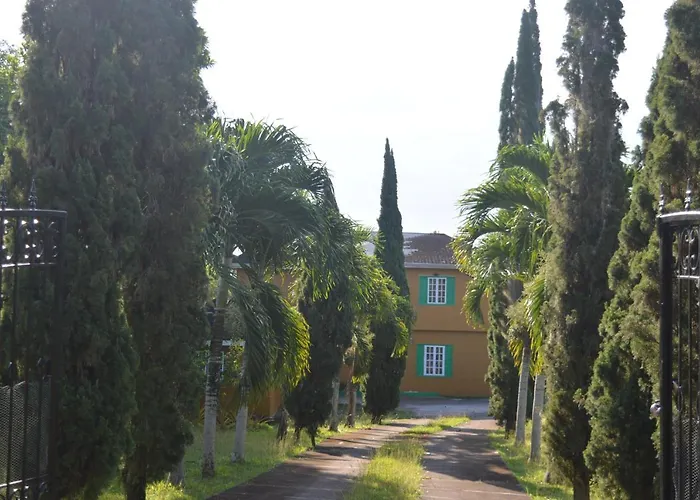 3-bed House Sleeps 6 With Mountain Views Ocho Ríos