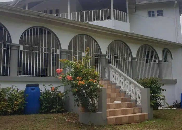 Сasa de vacaciones 3-bed House Sleeps 6 With Mountain Views
