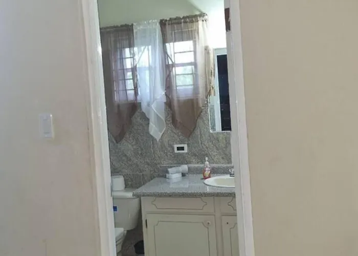3-bed House Sleeps 6 With Mountain Views *